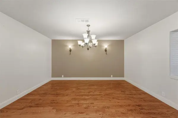 1310 Hearthstone Drive, Burleson, TX 76028