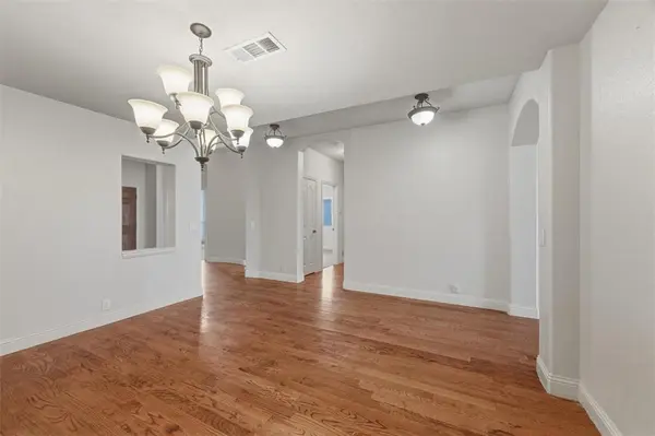 1310 Hearthstone Drive, Burleson, TX 76028