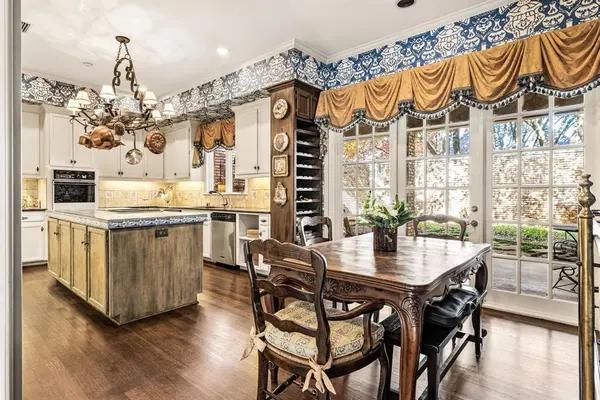 17 Stonecourt Circle, Dallas, TX 75225