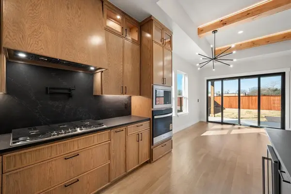 117 Yvonne Street, Red Oak, TX 75154