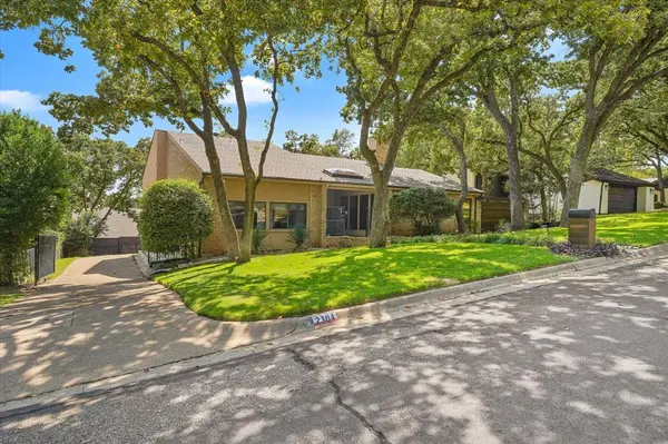 2304 Oak Forest Court, Arlington, TX 76012