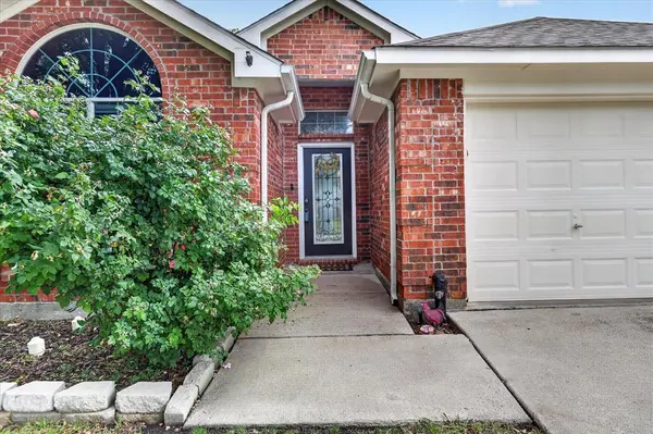 924 Chestnut Lane, Saginaw, TX 76179