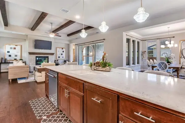 1403 Laurel Green Court, Arlington, TX 76005