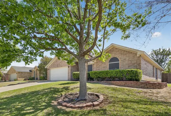 628 Dover Heights Trail, Mansfield, TX 76063