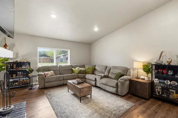 5044 Shannon Drive, The Colony, TX 75056