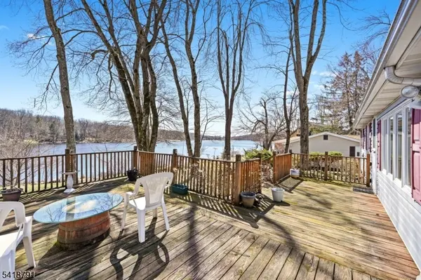 27 Plaza Dr, Hampton Twp., NJ 07860