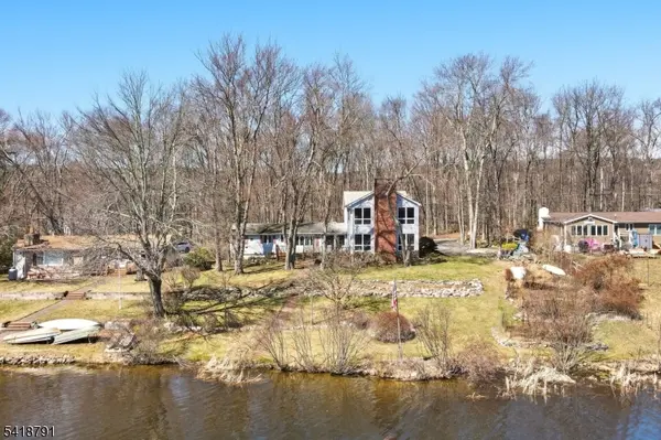 27 Plaza Dr, Hampton Twp., NJ 07860