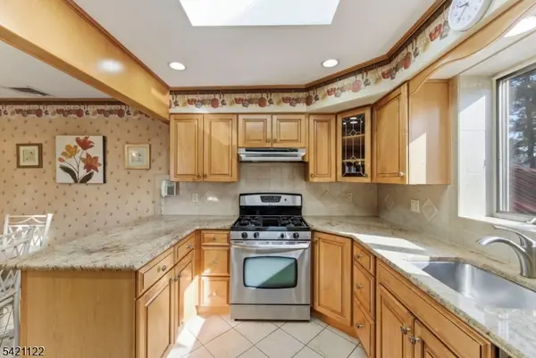 37 Farmingdale Rd, Wayne Twp., NJ 07470