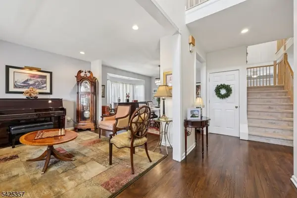 25 Francis Dr, Bridgewater Twp., NJ 08807