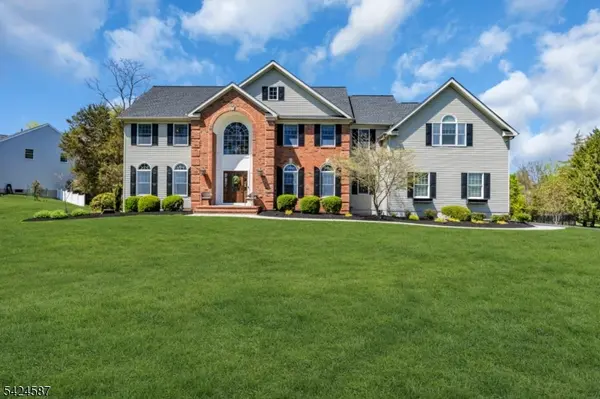 1 Berkshire Ct, Clinton Twp., NJ 08833