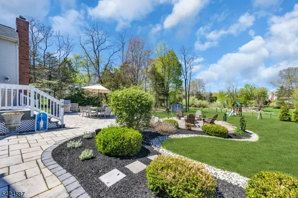 1 Berkshire Ct, Clinton Twp., NJ 08833