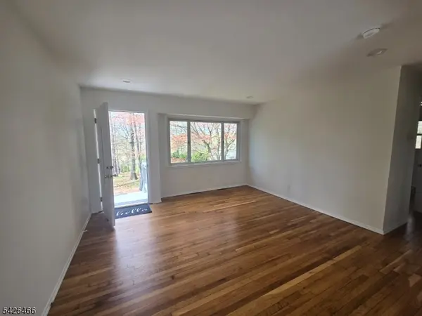 131 W End Ave, Hopatcong Boro, NJ 07843