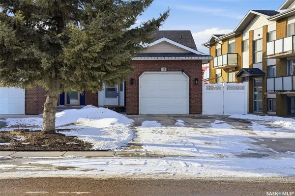11 COLUMBIA DRIVE, Saskatoon, SK S7K 1E3