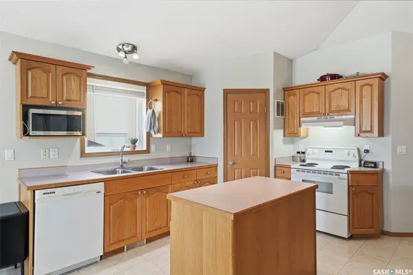 11 COLUMBIA DRIVE, Saskatoon, SK S7K 1E3