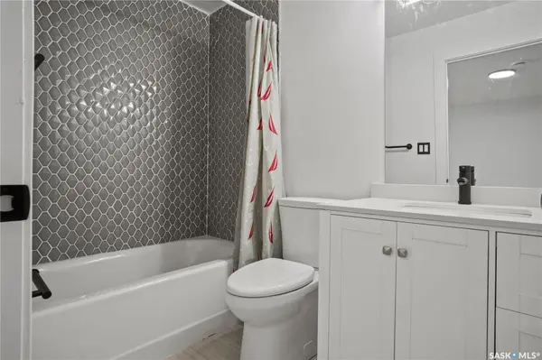 949 Robinson STREET, Regina, SK S4T 2M6