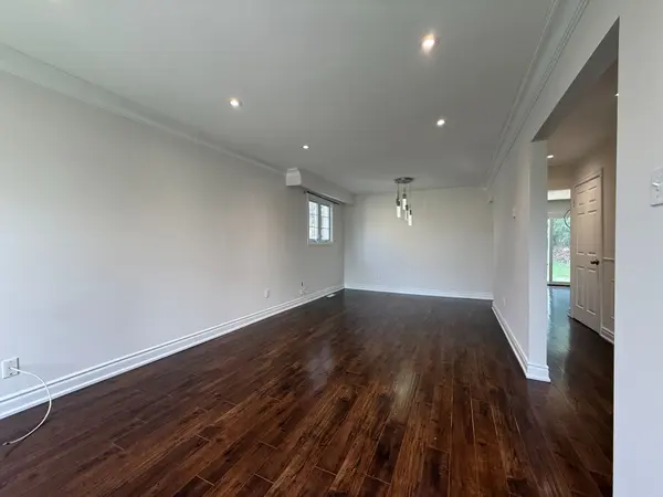 3880 Teeswater RD, Mississauga, ON L4T 3L1