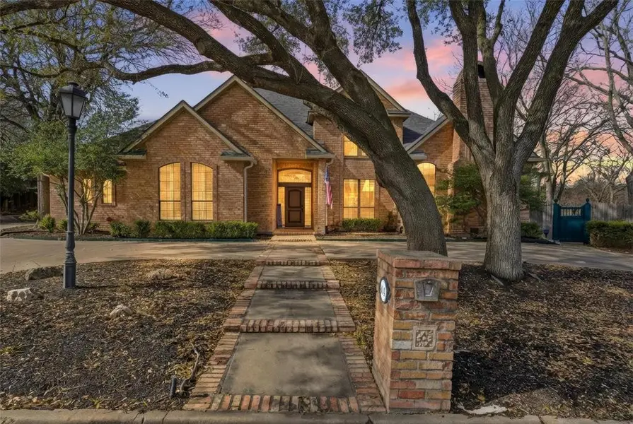 804 Wooded Crest Drive, Woodway, TX 76712
