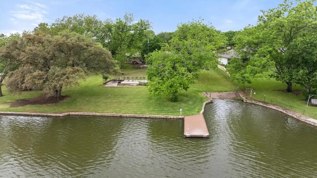 633 E Bridge Street, Granbury, TX 76048