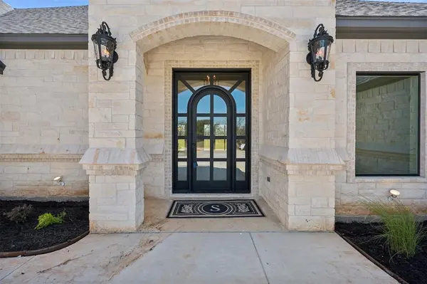 2409 Candlestick Drive, Granbury, TX 76049