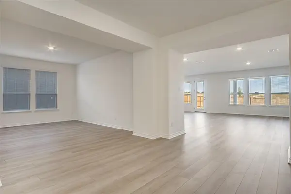 329 Fallbrook Drive, Aledo, TX 76008