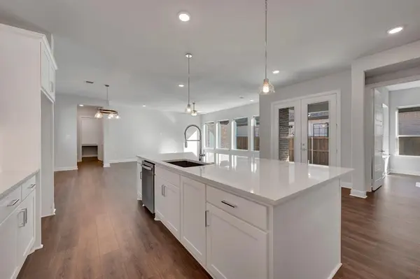 2075 Emerald Grove Drive, Arlington, TX 76005