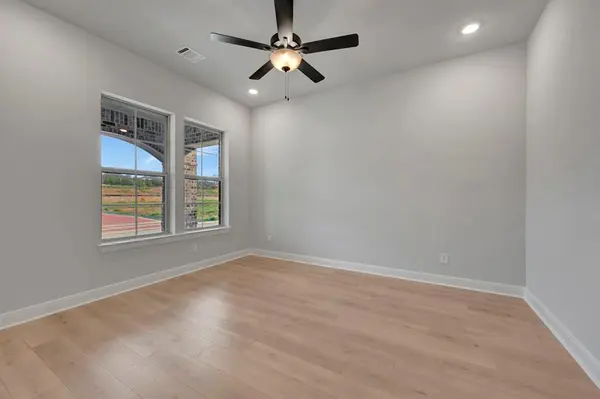 2076 Spotted Fawn Drive, Arlington, TX 76005