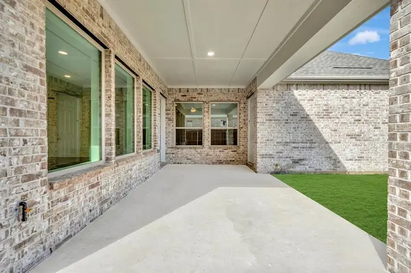 2079 Emerald Grove Lane, Arlington, TX 76005