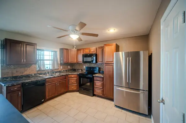 6802 Blackberry Drive, Arlington, TX 76016