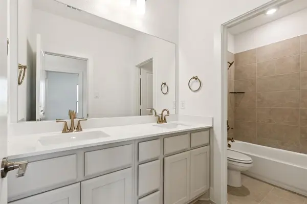 133 Swan Lake Drive, Waxahachie, TX 75165