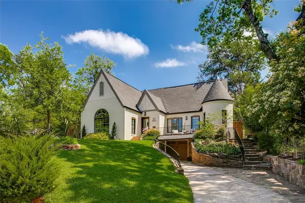 1150 N Canterbury Court, Dallas, TX 75208