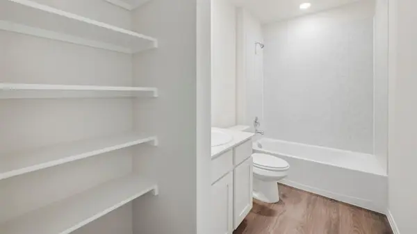 800 Barton Drive, Ennis, TX 75119