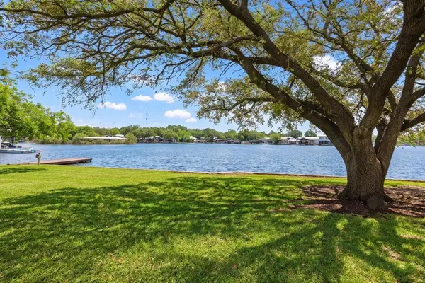 633 E Bridge Street, Granbury, TX 76048