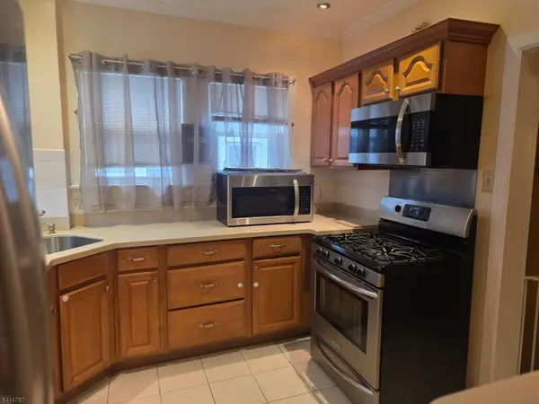 5 Roosevelt Ave, East Orange City, NJ 07017