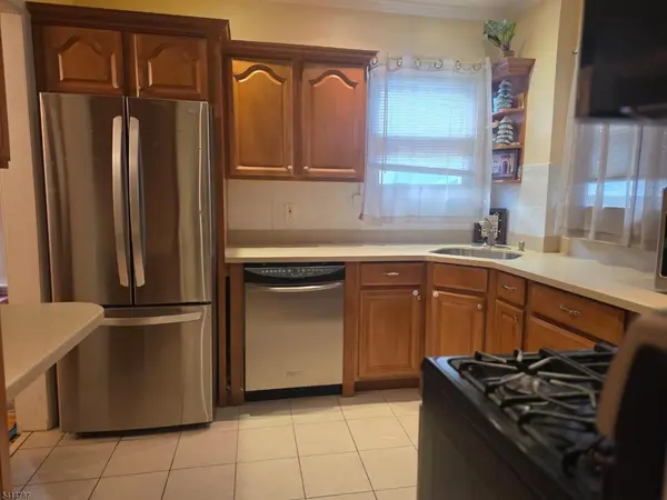 5 Roosevelt Ave, East Orange City, NJ 07017