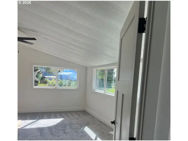 27256 CLEAR LAKE RD, Eugene, OR 97402