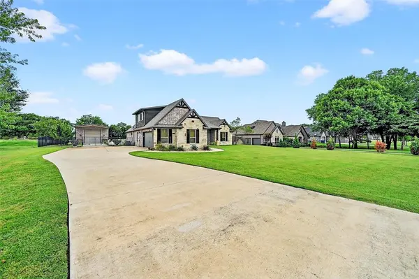 686 Cypress Point Drive, Gunter, TX 75058