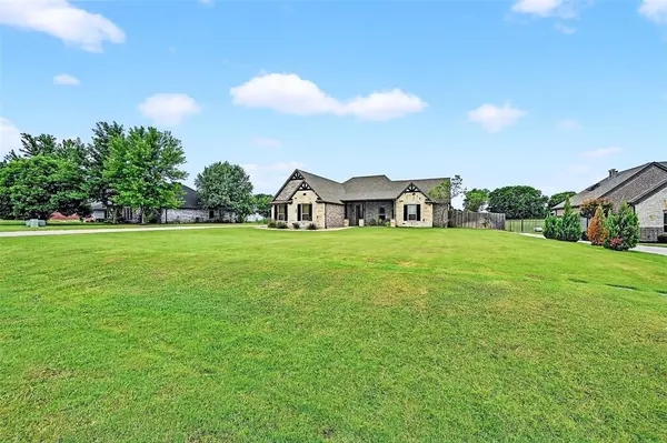 686 Cypress Point Drive, Gunter, TX 75058