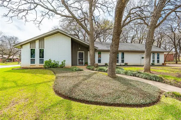 1819 W Cedar Elm Drive, Arlington, TX 76012