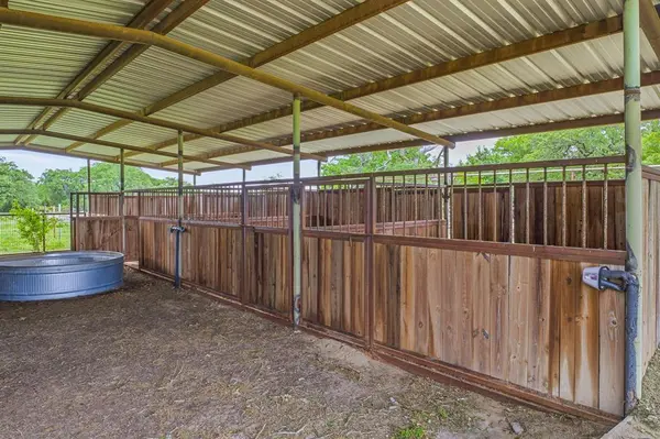 621 County Road 484, Stephenville, TX 76401