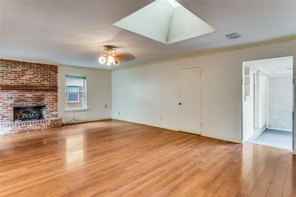 209 Teeter Drive, Crowley, TX 76036