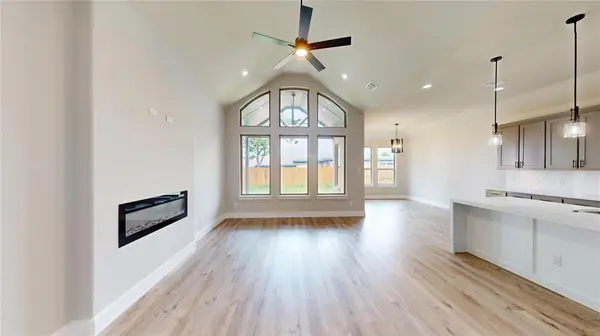 2337 SE 4th Street, Grand Prairie, TX 75051