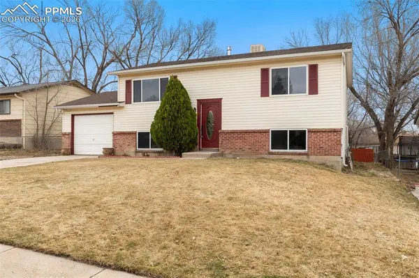 3465 Bridgewood LN, Colorado Springs, CO 80910