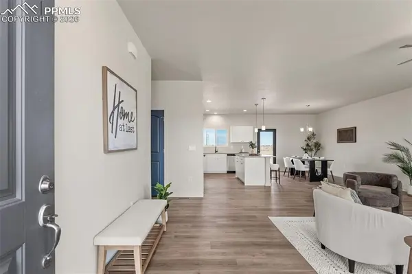 995 E Kirkwood DR, Pueblo, CO 81007