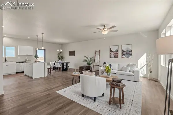 995 E Kirkwood DR, Pueblo, CO 81007