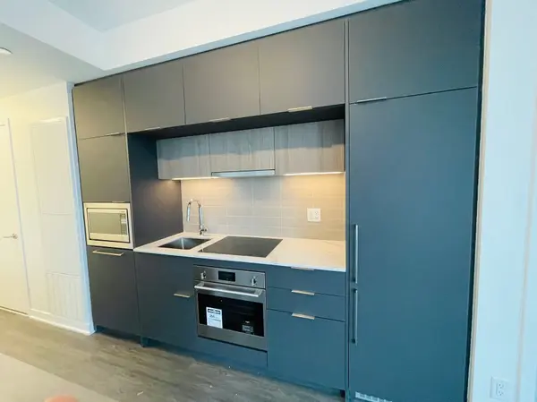 185 Alberta AVE #708, Toronto C03, ON M6C 0A5