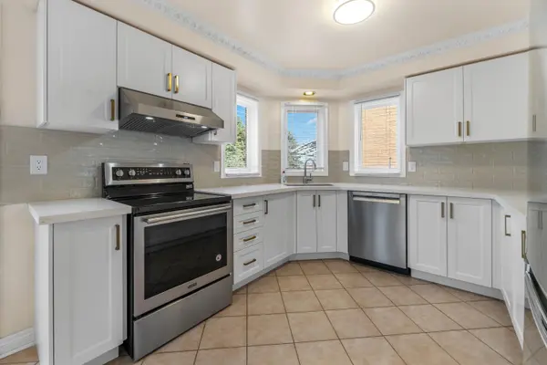 5871 Greensboro DR, Mississauga, ON L5M 5S7