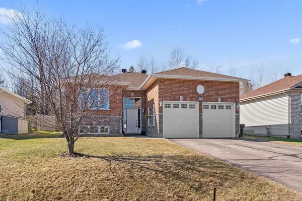 669 Fairview AVE S, Laurentian Valley, ON K8A 8N4