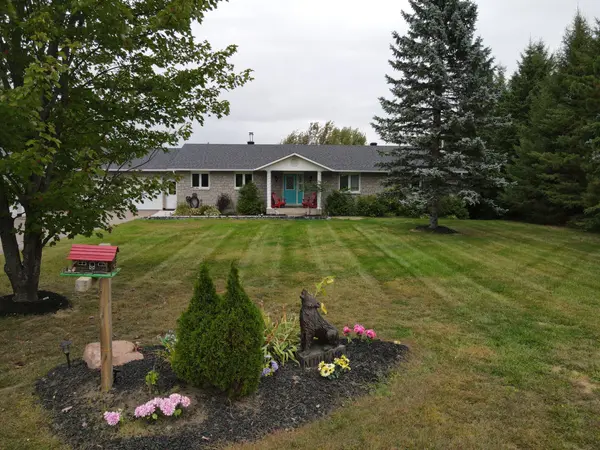 56 Robertson DR, Whitewater Region, ON K0J 1C0