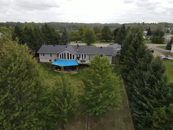 56 Robertson DR, Whitewater Region, ON K0J 1C0