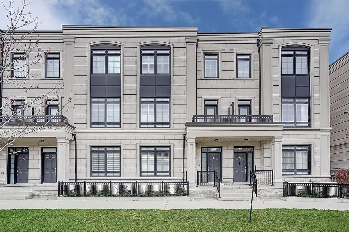 74 Village Pkwy N, Markham, ON L3R 4Z7